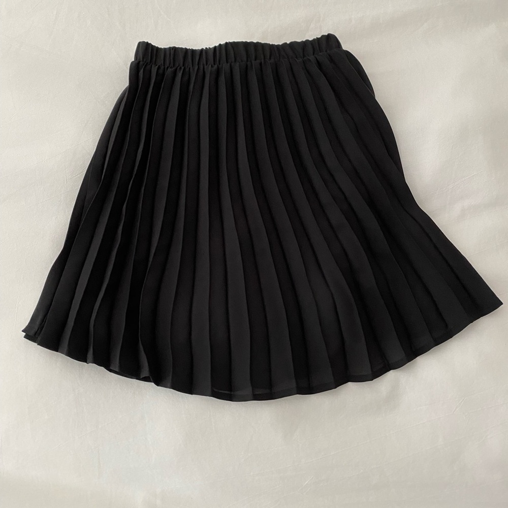Girls Classic Black Pleated Skirt